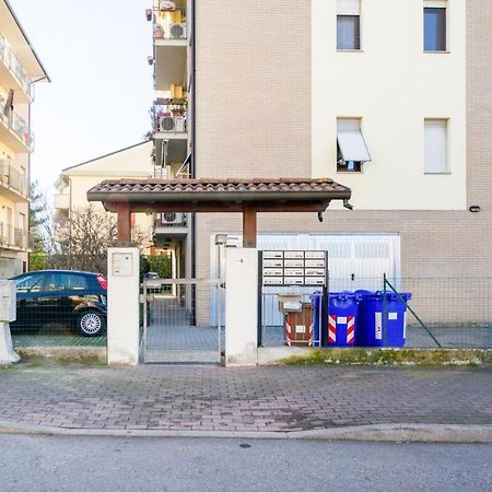 Parma Fiere Studio Con Parcheggio E Balcone Exterior photo