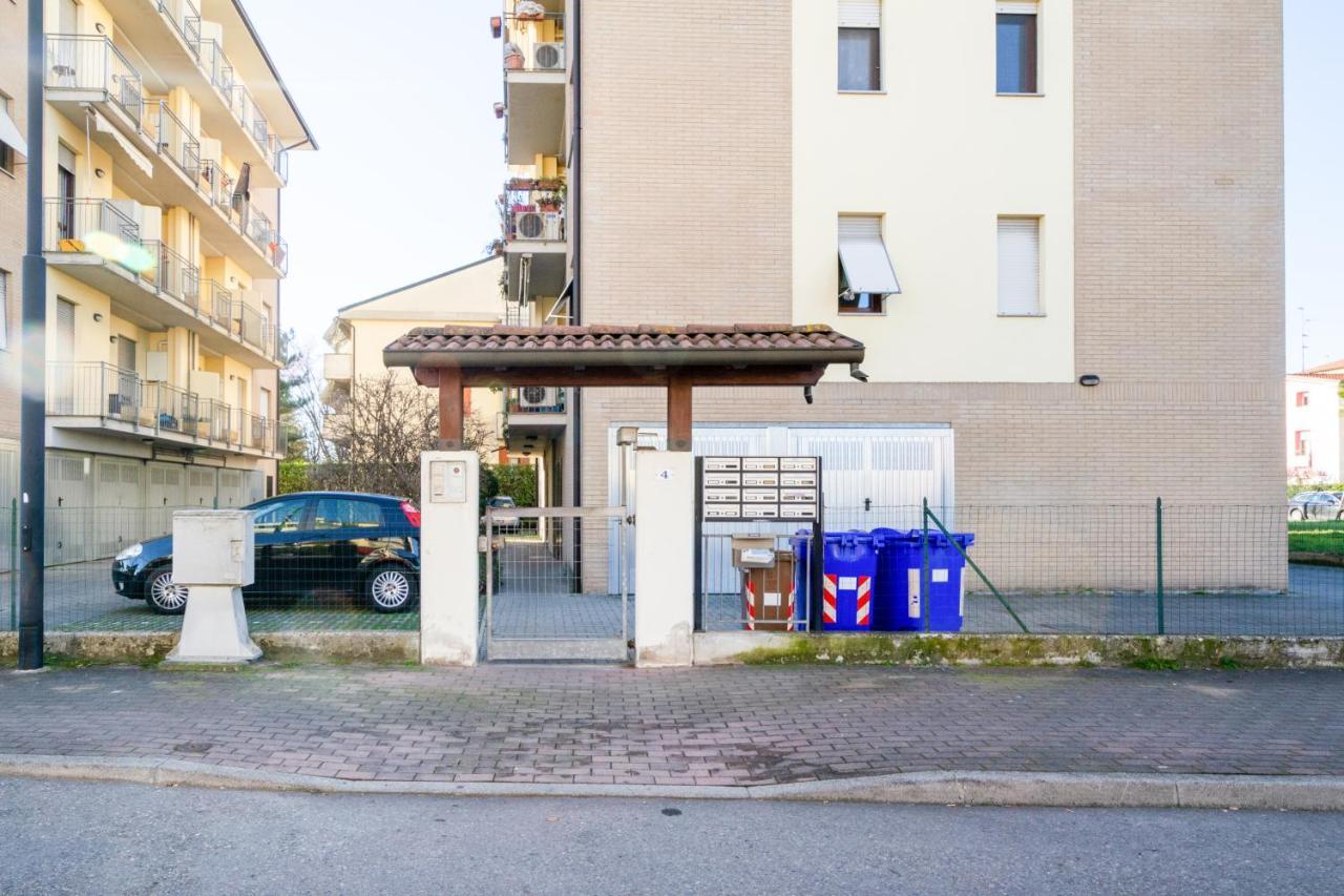 Parma Fiere Studio Con Parcheggio E Balcone Exterior photo